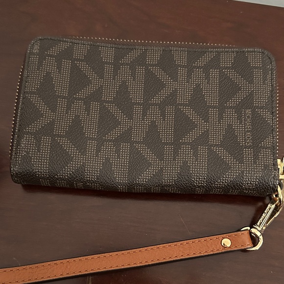 Michael Kors Monogram Black and Tan Wallet - Picture 2 of 3